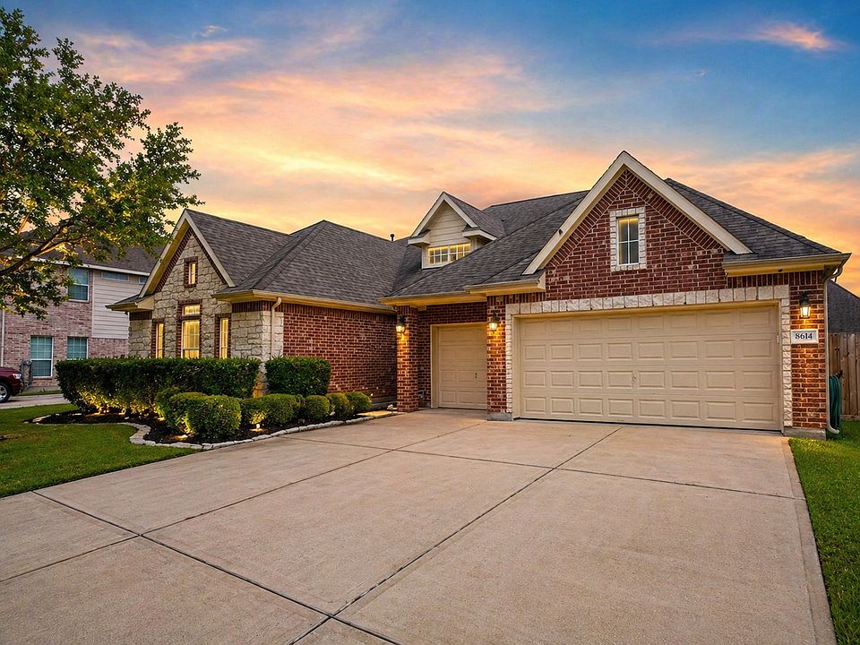 1st image of 8614 Briar Oaks Ln