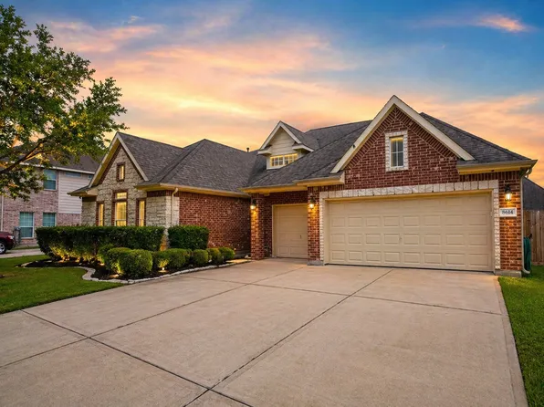 8614 Briar Oaks Ln, Cove, TX 77523