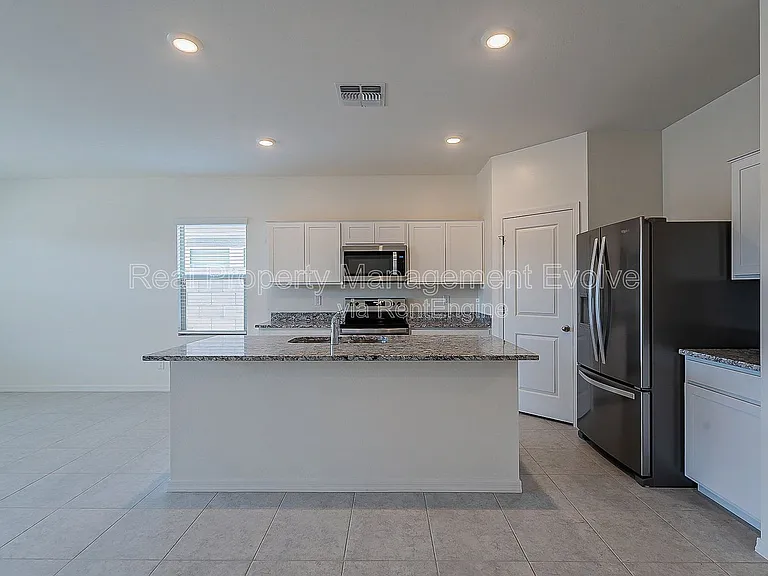 6511 W Magdalena Ln — Photo 7