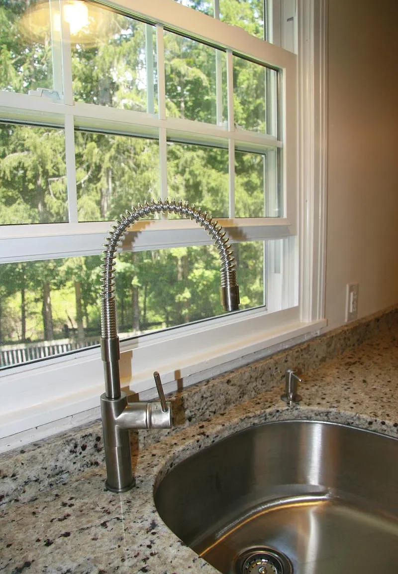 216 Kelvin Pl — Photo 2