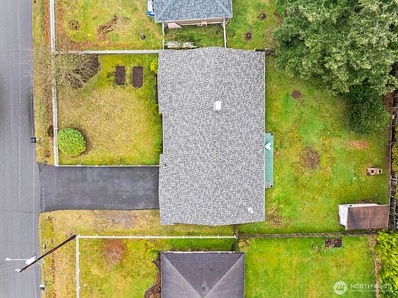 4th image of 10915 1st Drive SE