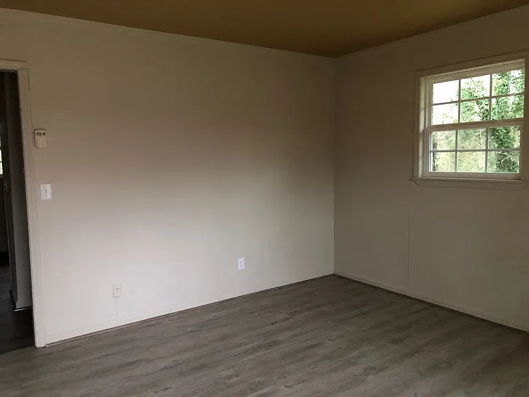 411 & 413 Nixon Ave SW — Photo 4