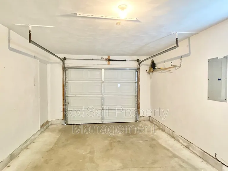 145 Bridle Ln — Photo 8