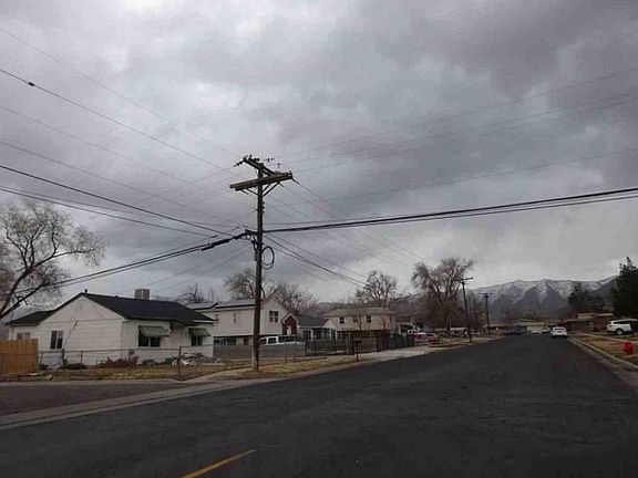 Exterior Neighborhood (street photo)