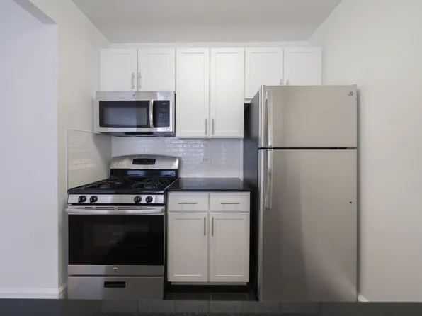 140 Riverside Boulevard image 7 of 28