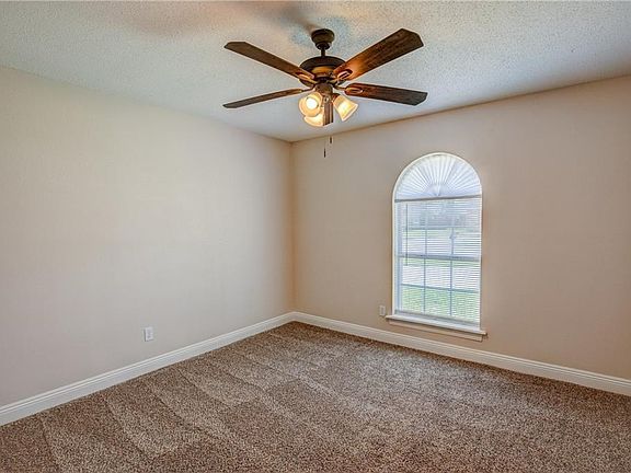 4th image of 210 Beauregard Ln N