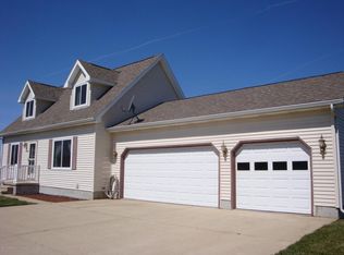 8050 Royal Gala Rd, Saint Johns, MI 48879