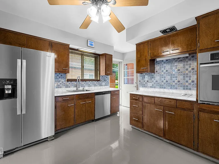 413 E Atwater Ave — Photo 15