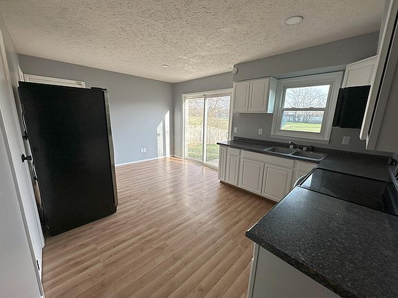 3rd image of 2518 Texel Dr N
