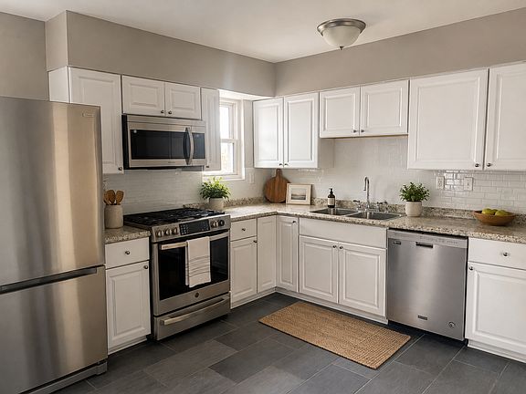 4th image of 415 Caroline Ave