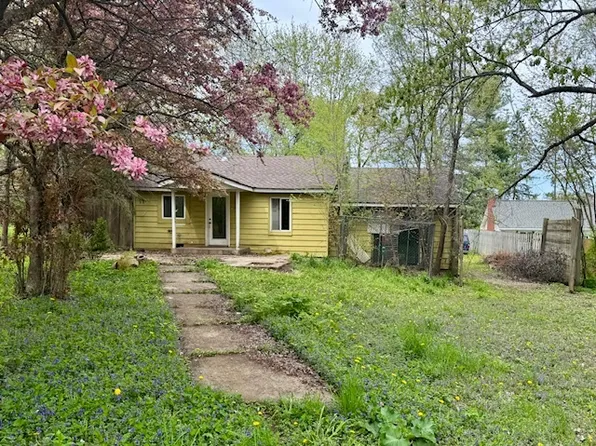 561 South Dr, South Elgin, IL 60177