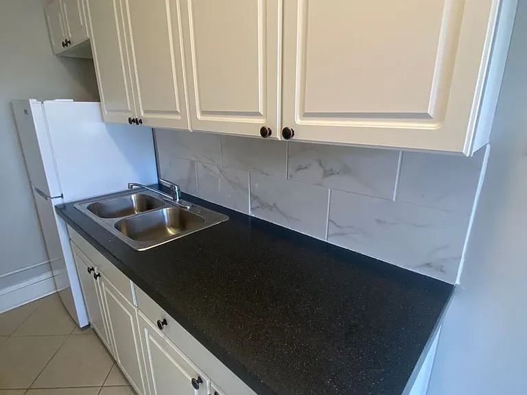 Oak Grove Apartment Hotel — Photo 17