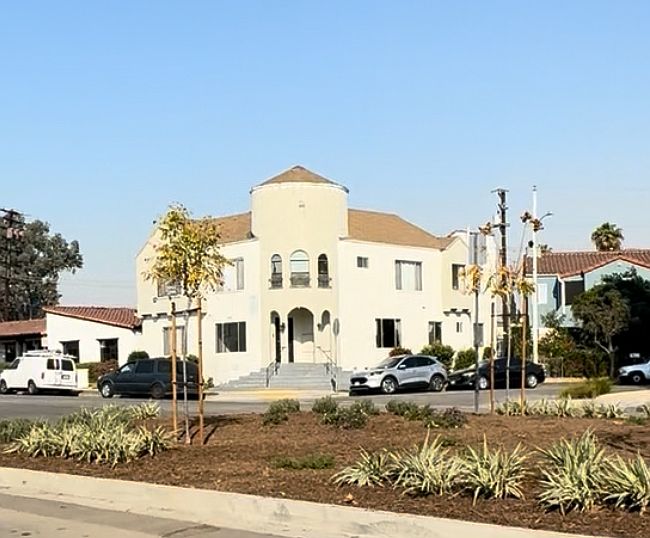 5839 Montebello Park Way, Los Angeles, picture taken from across the street.