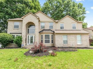15595 Brookside Dr, Belleville, MI 48111