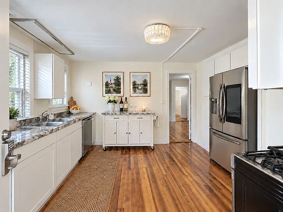 5th image of 118 Bedford St
