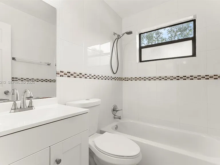 4120 SW 19th St #1 — Photo 16
