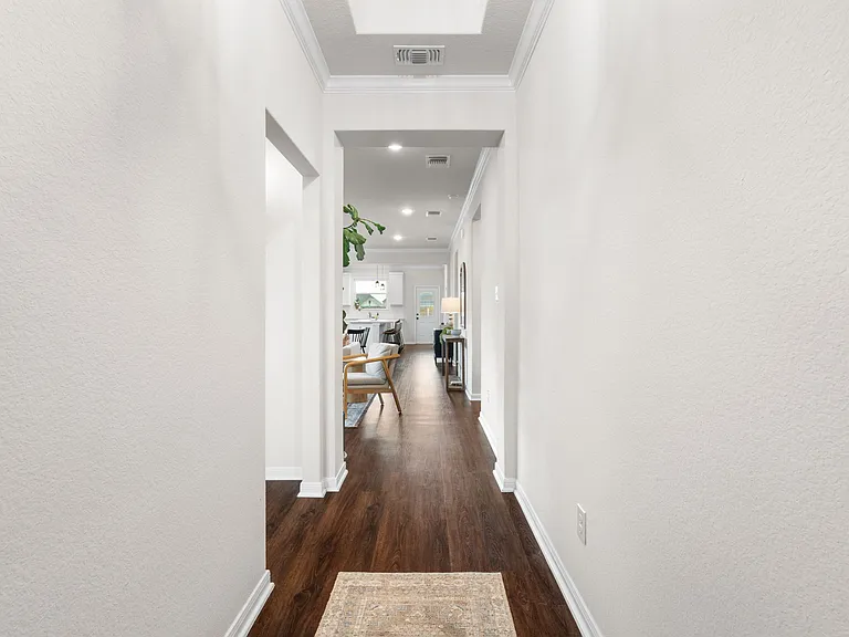 712 Ashberry Dr — Photo 3