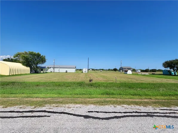 205 Calumet Dr, Palacios, TX 77465