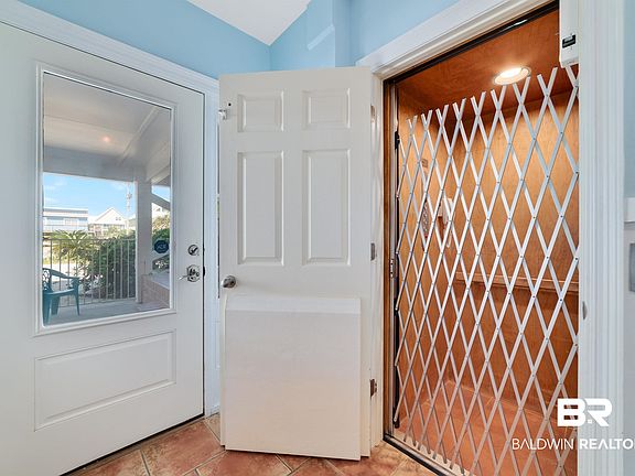4th image of 1487 W Beach Blvd