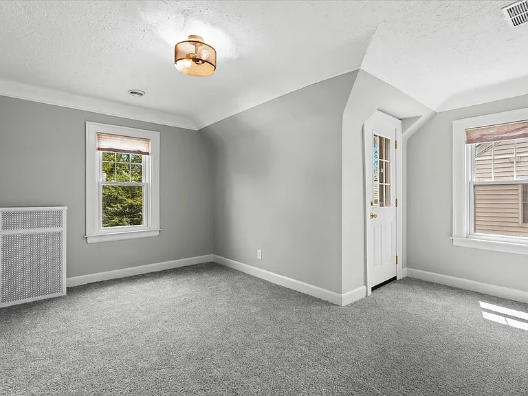 312 McKinley Ave #WHOLE HOUSE — Photo 22