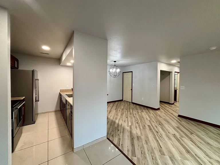 118 Rhodes St — Photo 3