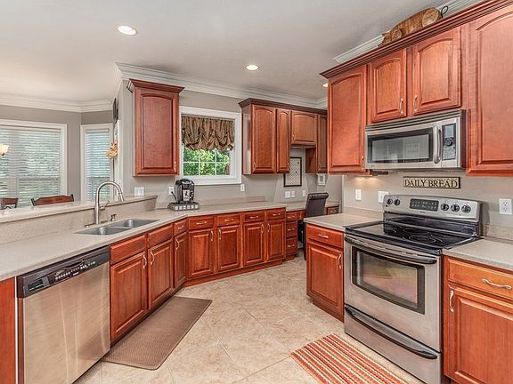 5th image of 4088 Wellington Blvd