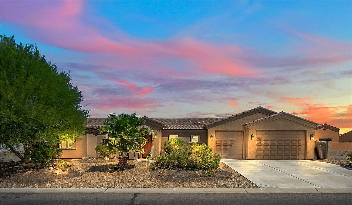 2179 E Calle Serena — Los Lagos Golf Club