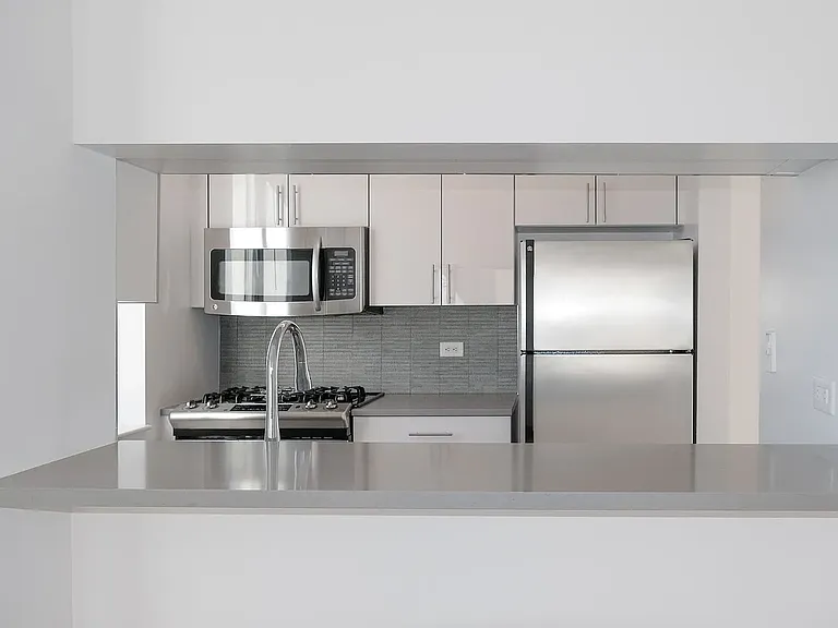 150 E 44th St #34C — Photo 4