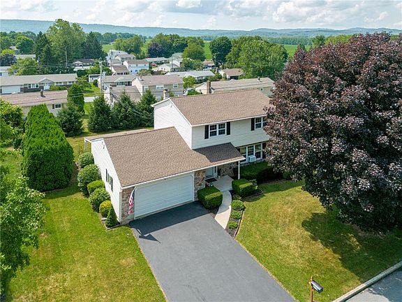 3rd image of 2130 Wisteria Rd