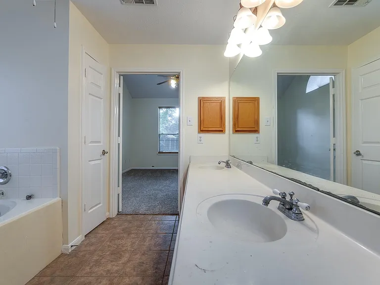 17143 Summer Hollow Dr — Photo 22