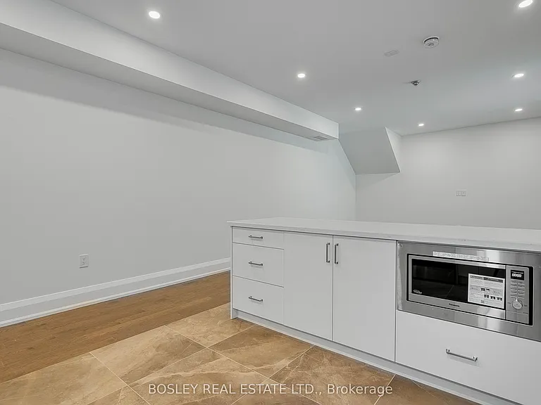 2579 Yonge St #202 — Photo 5