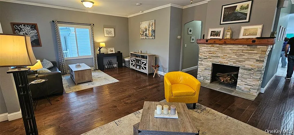 3 bed, 2.5 bath, 1220 sqft, $5,500 — Photo 3