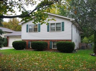 3001 Winchester Dr, Bloomington, IL 61704