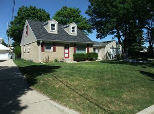 924 W Plainfield Ave, Milwaukee, WI 53221