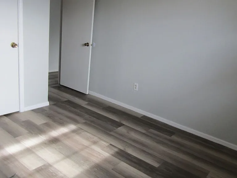 7008 NW Kingsbury Ave — Photo 10