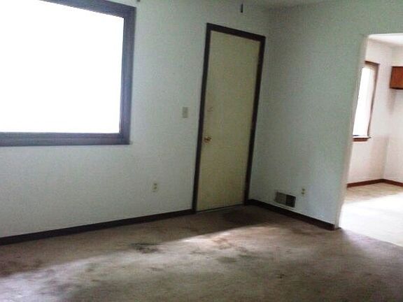 5th image of 2412 Paradise Blvd