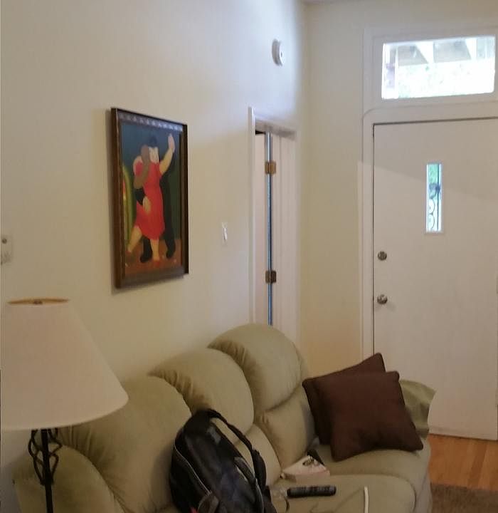 Living Room (3 of 5)