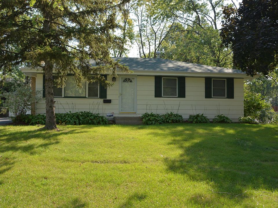Excellent West Bloomington location, easy access to 494. West Bloomington/Edina area. 3 bedrooms in one level plus a bonus room/den.