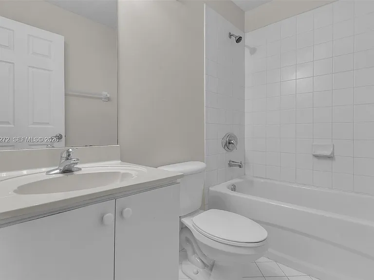 1241 SE 29th St #202-27 — Photo 14