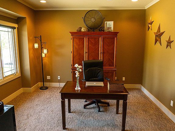 Large Front Den Area