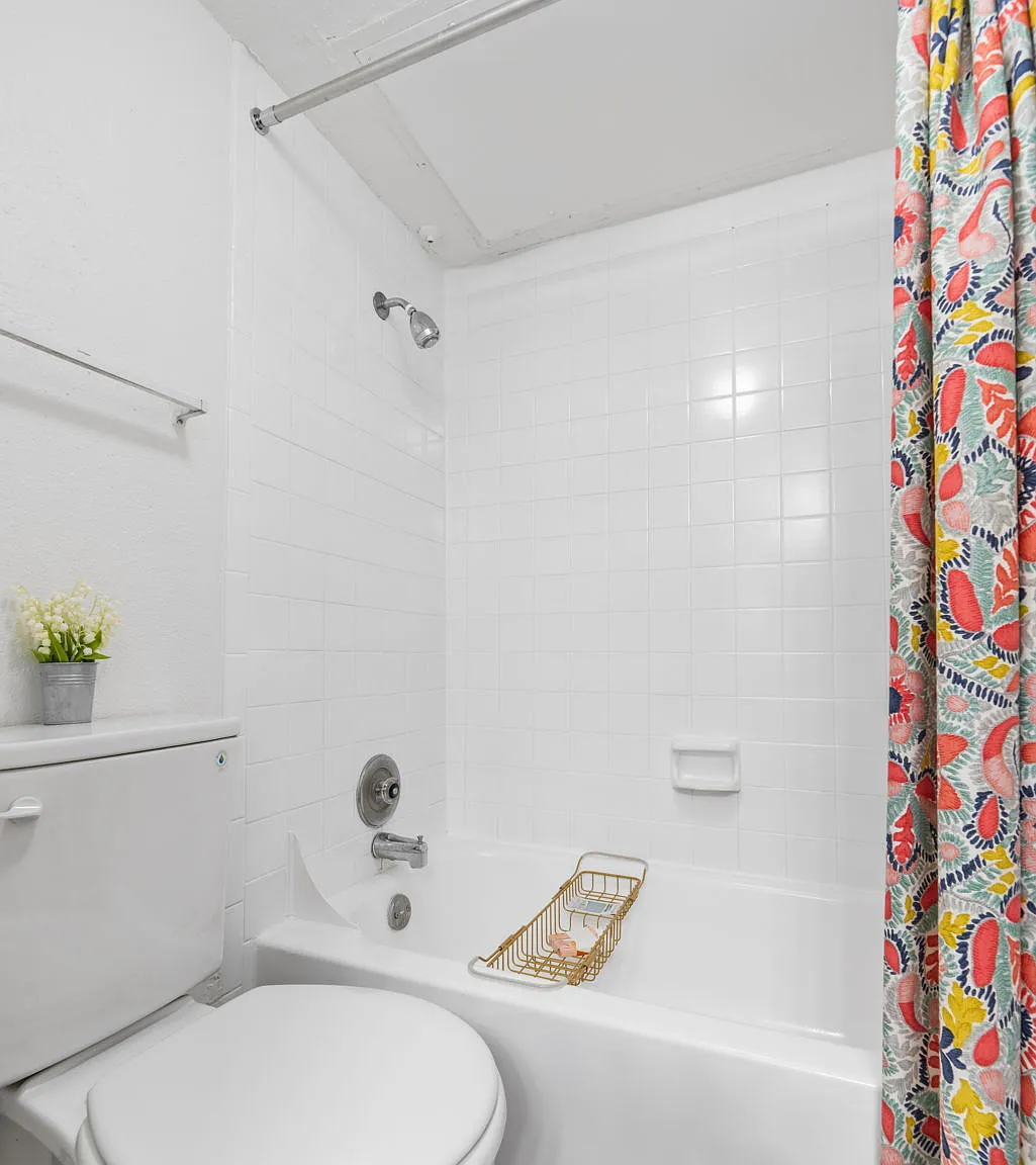 Aven East — Photo 1