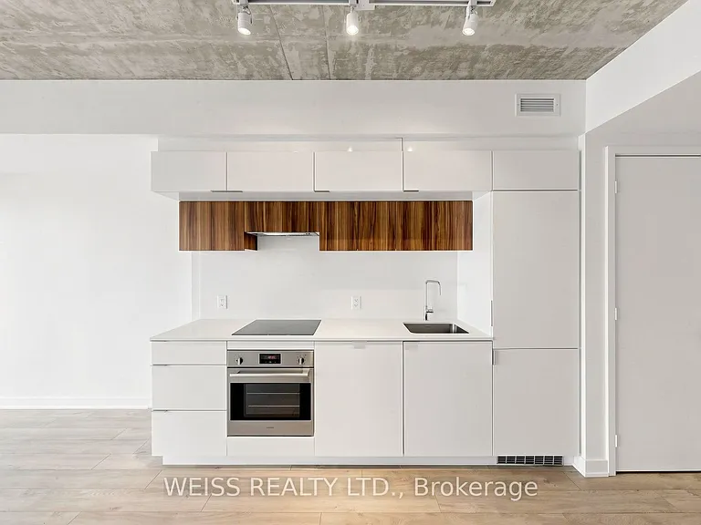 185 Roehampton Ave #520 — Photo 15