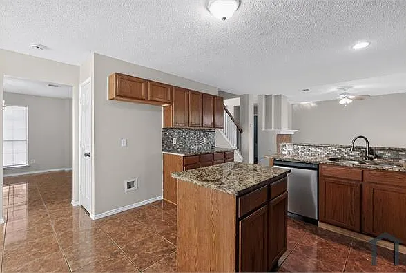 2313 Valley Falls Ave — Photo 13