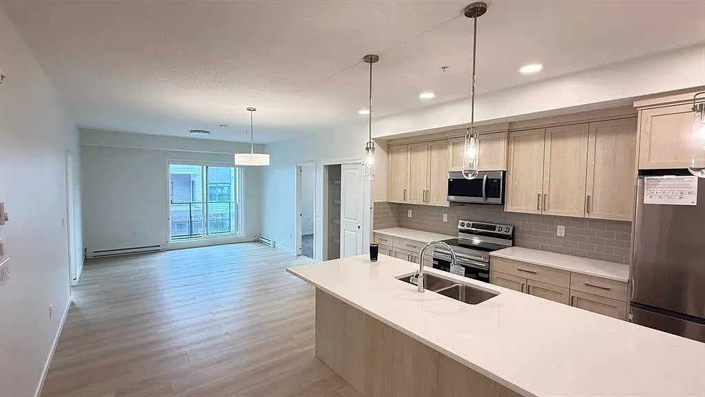 2 bed, 3.0 bath, 880 sqft, $2,100 — Photo 2