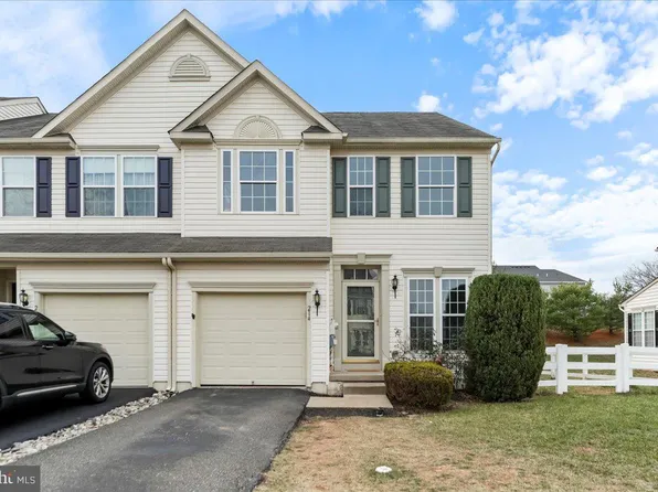 214 S Savanna Dr, Pottstown, PA 19465