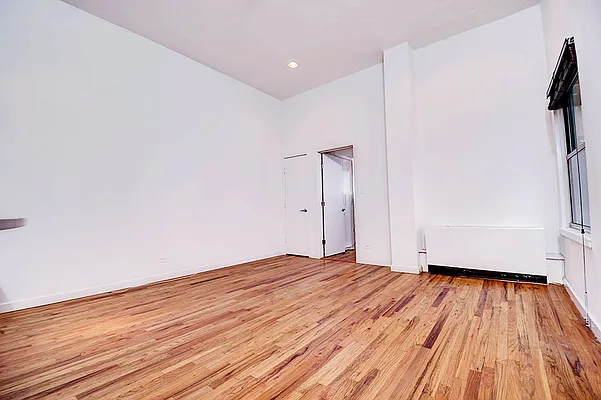 Rented by Urbane Brokerage | media 22