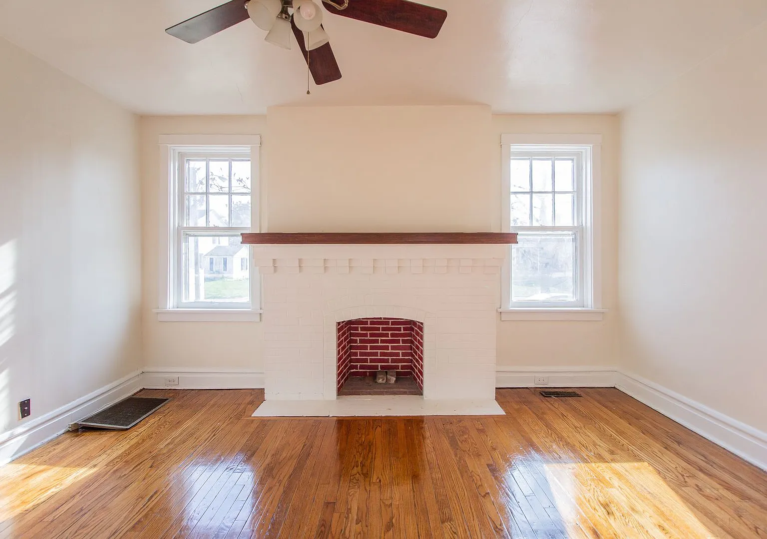 (220) 1140 Ursula Ave — Photo 4