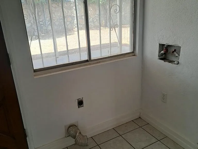 1504 Fairfield Dr — Photo 21