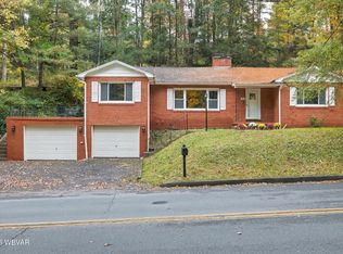 93 Round Hill Rd, Williamsport, PA 17701