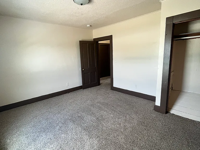 109 1/2 Riverside Dr #109-1.2 — Photo 11